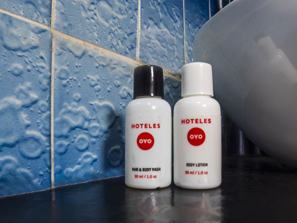 Imagen de la habitación del Hotel OYO SR92. Foto 15