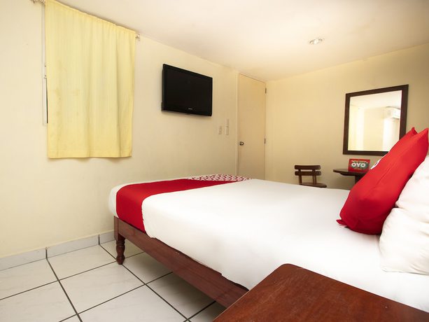 Imagen de la habitación del Hotel OYO San Carlos. Foto 4