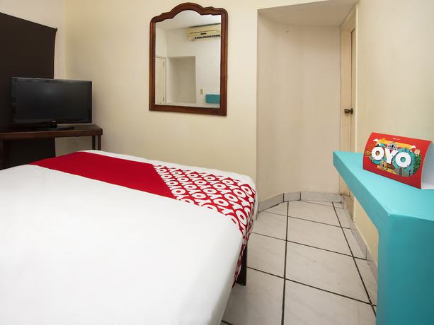 Imagen de la habitación del Hotel OYO San Carlos. Foto 6