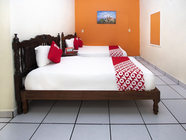 Imagen de la habitación del Hotel OYO San Carlos. Foto 12