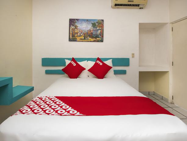 Imagen de la habitación del Hotel OYO San Carlos. Foto 13