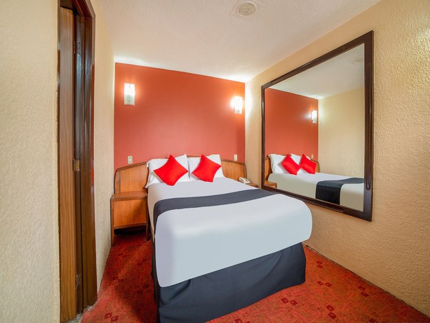 Imagen de la habitación del Hotel OYO Santa María. Foto 8