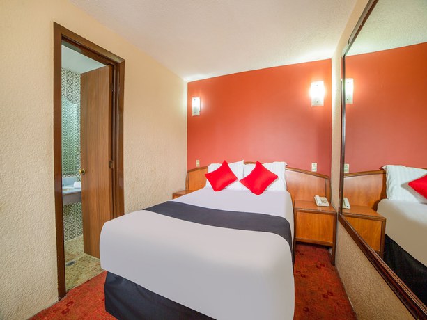 Imagen de la habitación del Hotel OYO Santa María. Foto 9