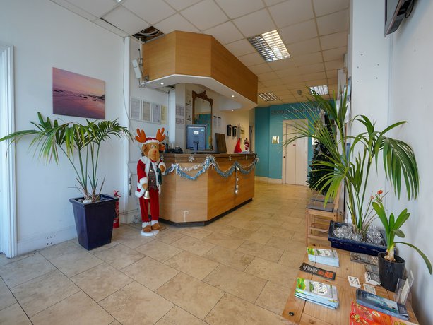 Imagen de los interiores del Hotel OYO Shanklin Beach. Foto 19