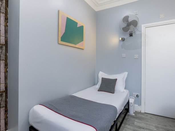 Imagen de la habitación del Hotel OYO Sino. Foto 15
