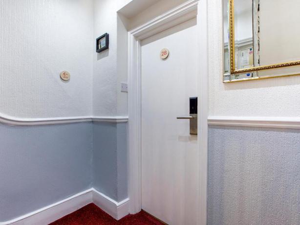 Imagen de los interiores del Hotel OYO Sino. Foto 16