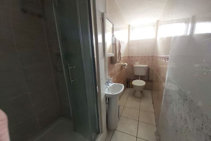 Imagen de la habitación del Hotel OYO Slap Up Lodge, Leyland Waters Cambridge. Foto 11