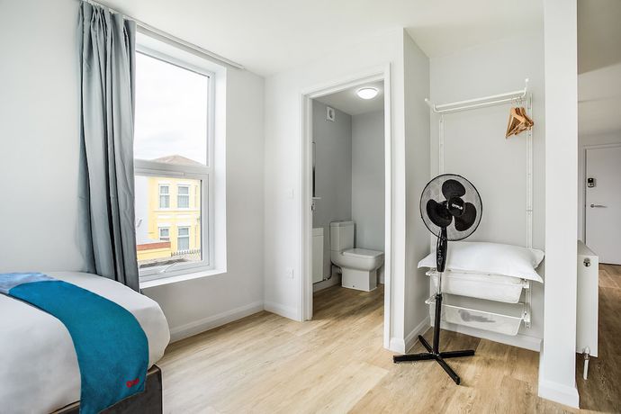 Imagen de la habitación del Hotel OYO Studiotel GY - Modern Apartments. Foto 13