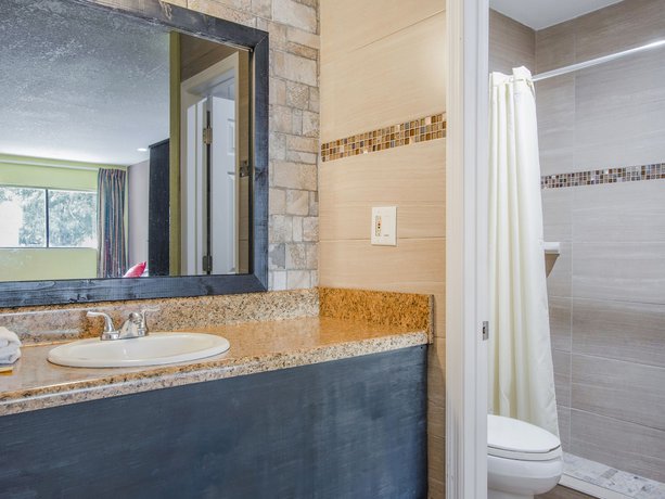 Imagen de la habitación del Hotel OYO Superior Budget Inn Bartow. Foto 9