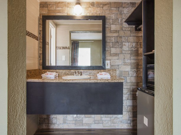 Imagen de la habitación del Hotel OYO Superior Budget Inn Bartow. Foto 13