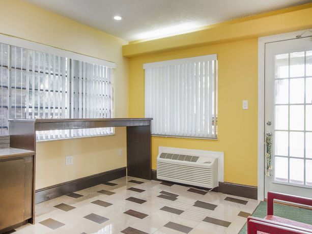 Imagen de los interiores del Hotel OYO Superior Budget Inn Bartow. Foto 20