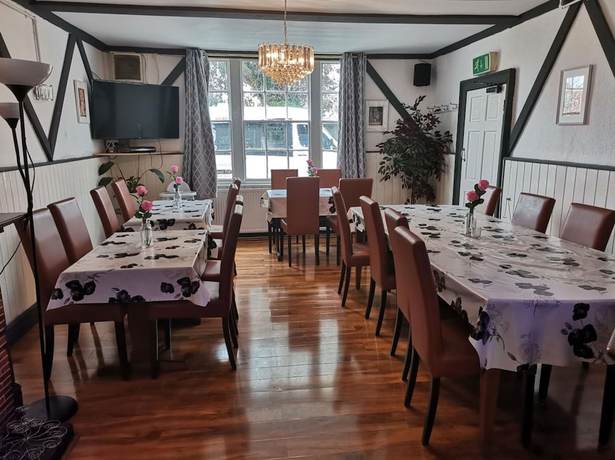 Imagen del bar/restaurante del Hotel OYO Swan Inn, Heathrow Airport. Foto 5