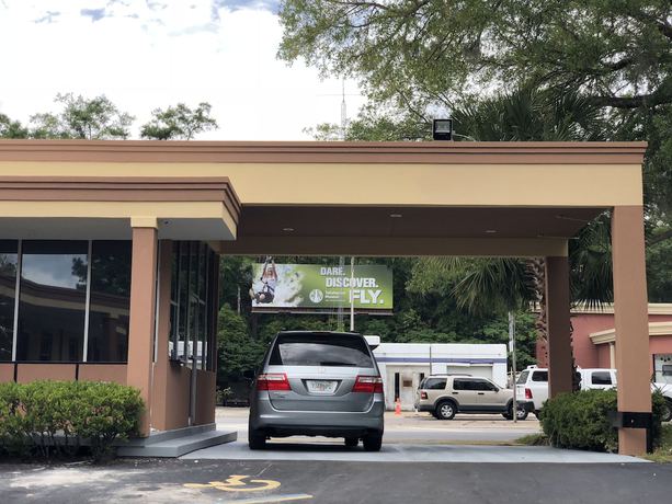 Imagen de los exteriores del Hotel OYO Tallahassee Downtown. Foto 18