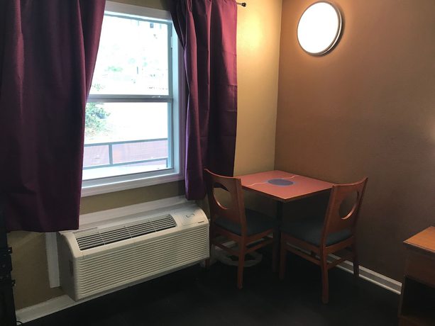 Imagen de la habitación del Hotel OYO Tallahassee Downtown. Foto 14