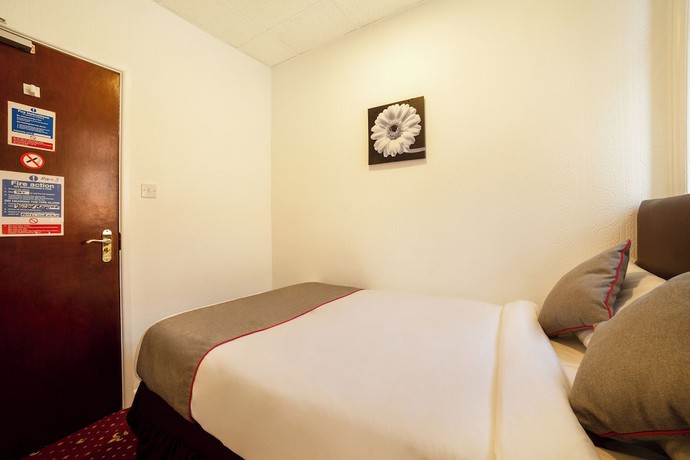 Imagen de la habitación del Hotel OYO The Golden Cheval and Shisha Bar. Foto 10