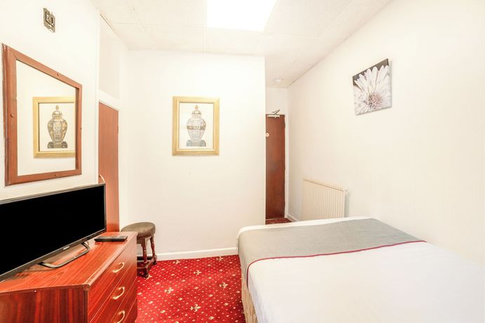 Imagen de la habitación del Hotel OYO The Golden Cheval and Shisha Bar. Foto 16