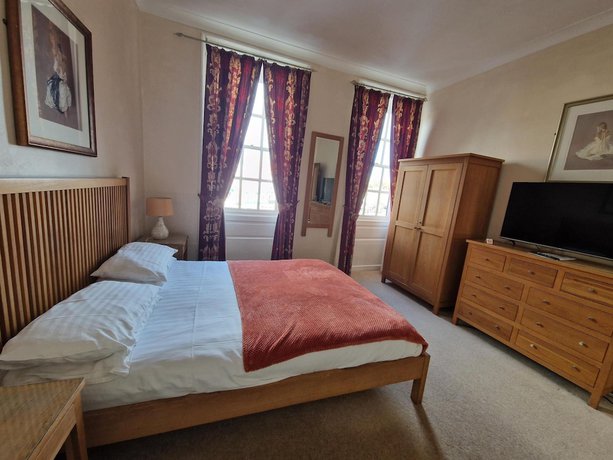 Imagen de la habitación del Hotel OYO The Leven. Foto 16