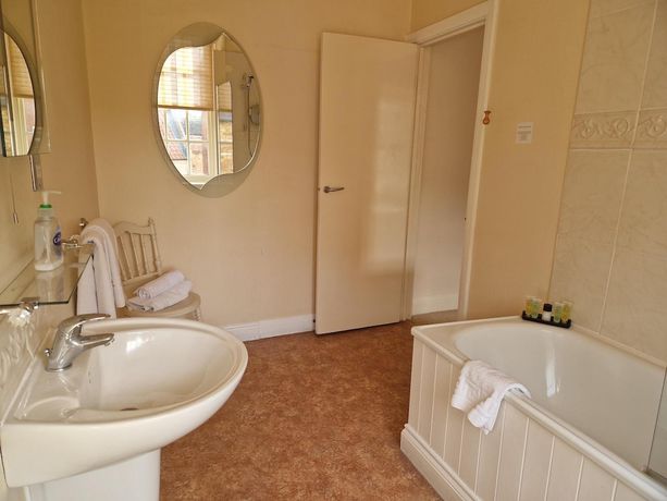 Imagen de la habitación del Hotel OYO The Leven. Foto 18