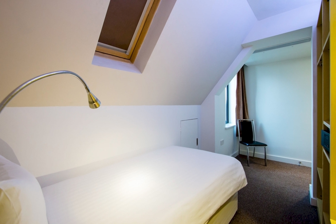 Imagen de los interiores del Hotel OYO The Manor Park. Foto 10