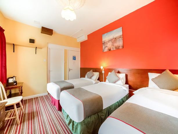 Imagen de la habitación del Hotel OYO The Royal. Foto 3