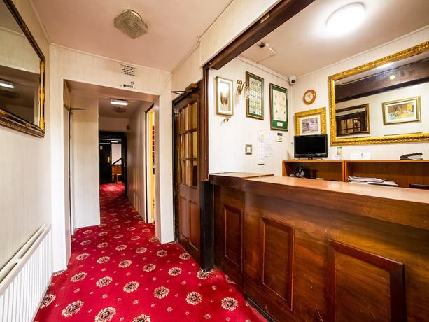 Imagen de los interiores del Hotel OYO The Royal. Foto 19