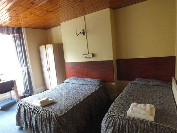 Imagen de la habitación del Hotel OYO The Royal. Foto 9