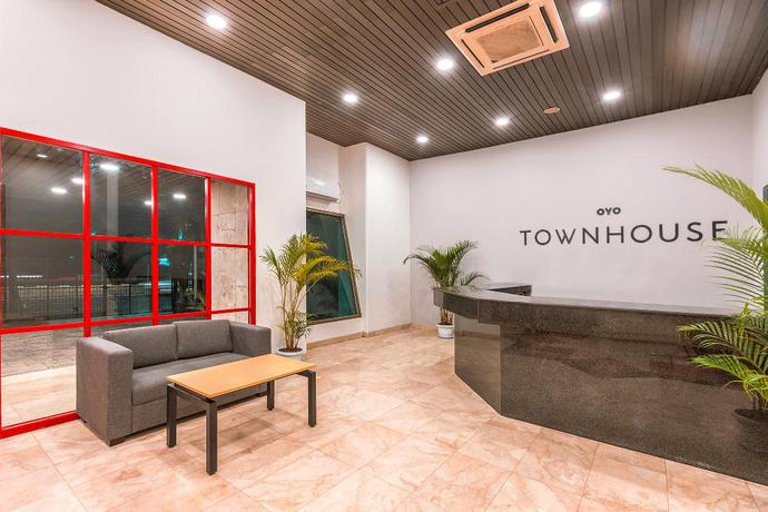 Imagen de los interiores del Hotel OYO Townhouse 2 Hotel Gunung Sahari. Foto 13
