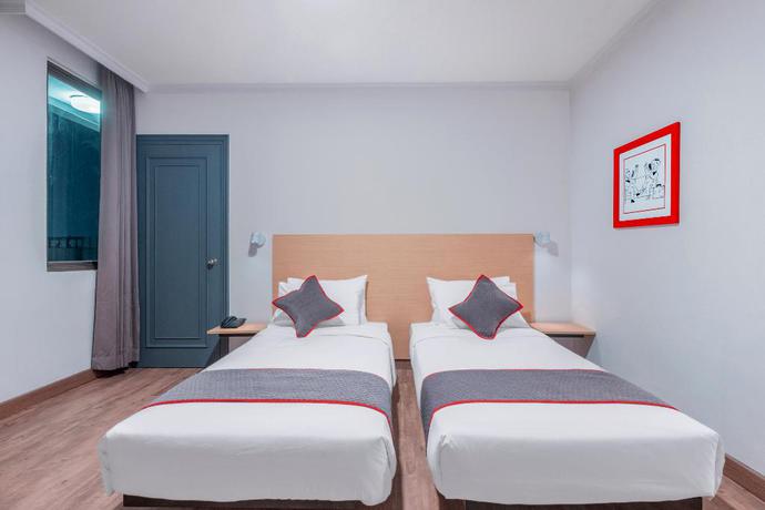 Imagen de la habitación del Hotel OYO Townhouse 2 Hotel Gunung Sahari. Foto 9