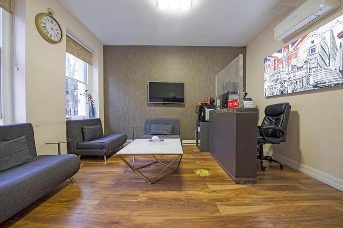 Imagen de los interiores del Hotel OYO Townhouse 30 Sussex. Foto 21