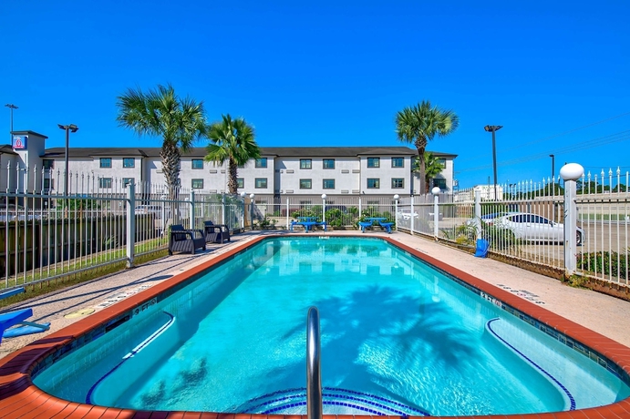 Imagen de la piscina del Hotel OYO Townhouse Beaumont Medical Center Area. Foto 17