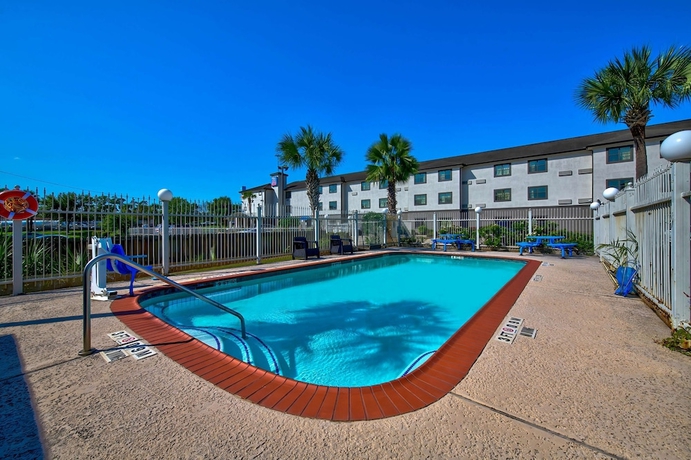 Imagen de la piscina del Hotel OYO Townhouse Beaumont Medical Center Area. Foto 19