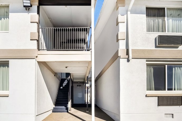 Imagen de los interiores del Hotel OYO Townhouse Dodge City KS. Foto 12