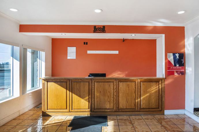 Imagen de los interiores del Hotel OYO Townhouse Dodge City KS. Foto 15