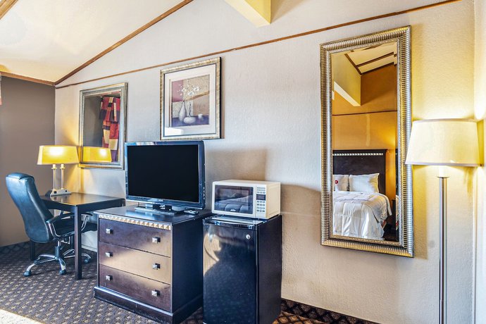 Imagen de la habitación del Hotel OYO Townhouse Dodge City KS. Foto 7