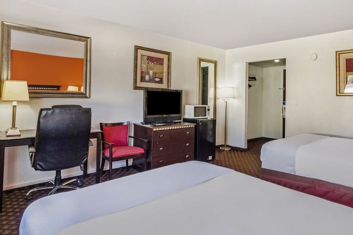 Imagen de la habitación del Hotel OYO Townhouse Dodge City KS. Foto 10