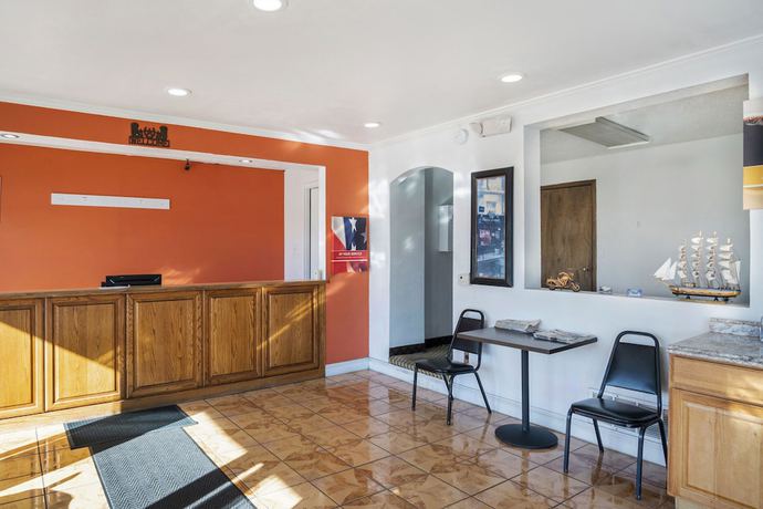 Imagen de los interiores del Hotel OYO Townhouse Dodge City KS. Foto 18