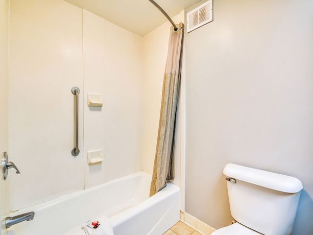 Imagen de la habitación del Hotel OYO Townhouse Inn Jacksonville near Little Rock Air Force Base. Foto 11