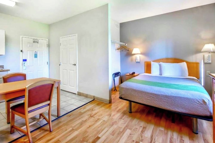 Imagen de la habitación del Hotel OYO Townhouse Sulphur, LA Extended Stay. Foto 5