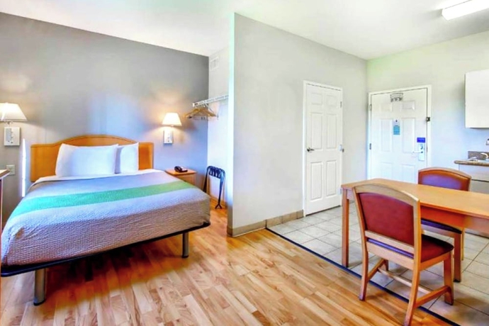 Imagen de la habitación del Hotel OYO Townhouse Sulphur, LA Extended Stay. Foto 8