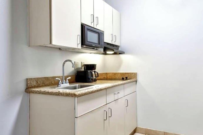 Imagen de la habitación del Hotel OYO Townhouse Sulphur, LA Extended Stay. Foto 10