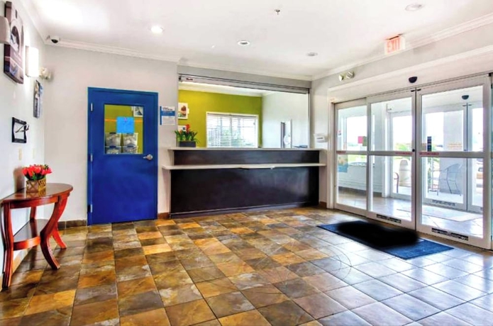 Imagen de los interiores del Hotel OYO Townhouse Sulphur, LA Extended Stay. Foto 16