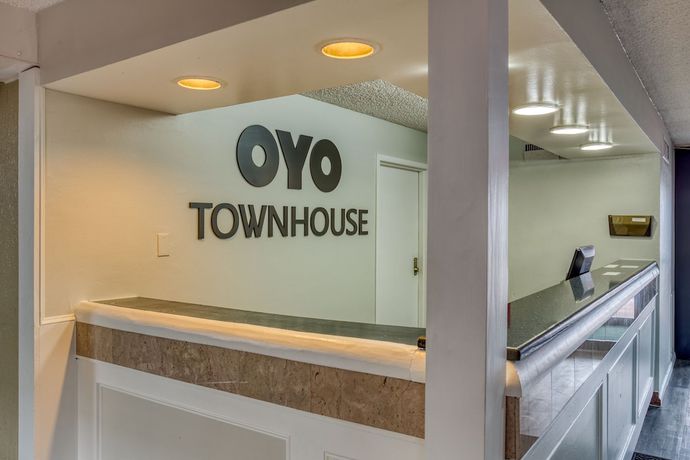 Imagen de los interiores del Hotel OYO Townhouse Tulsa Woodland Hills. Foto 16