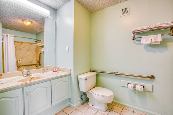 Imagen de la habitación del Hotel OYO Townhouse Tulsa Woodland Hills. Foto 4