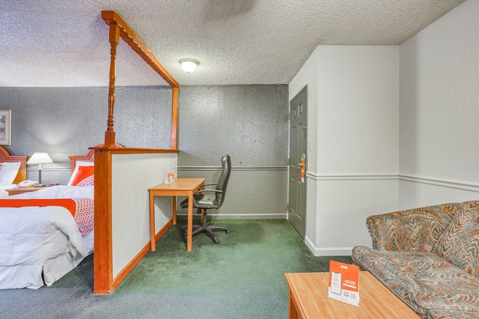 Imagen de la habitación del Hotel OYO Townhouse Tulsa Woodland Hills. Foto 8