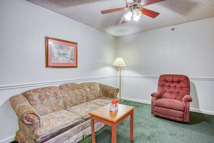 Imagen de la habitación del Hotel OYO Townhouse Tulsa Woodland Hills. Foto 14