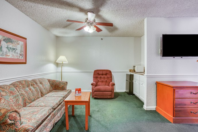 Imagen de la habitación del Hotel OYO Townhouse Tulsa Woodland Hills. Foto 15