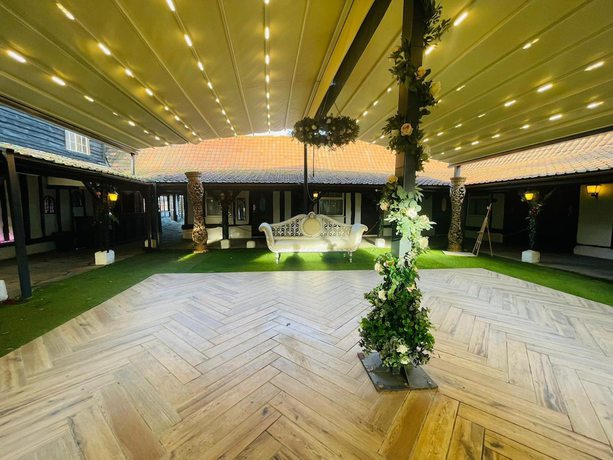 Imagen de los interiores del Hotel OYO Tudor Oaks Lodge Stevenage North. Foto 17