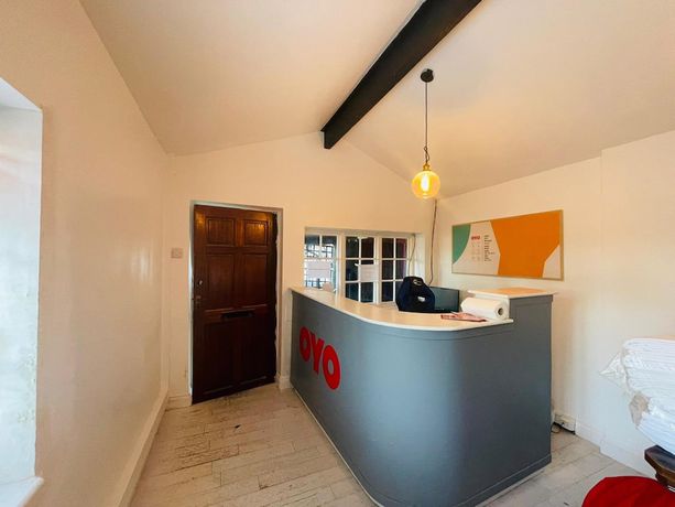 Imagen de los interiores del Hotel OYO Tudor Oaks Lodge Stevenage North. Foto 18