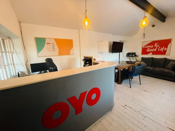 Imagen de los interiores del Hotel OYO Tudor Oaks Lodge Stevenage North. Foto 20