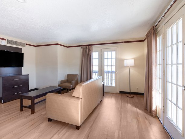 Imagen de la habitación del Hotel OYO Tulsa N Sheridan Rd and Airport. Foto 15